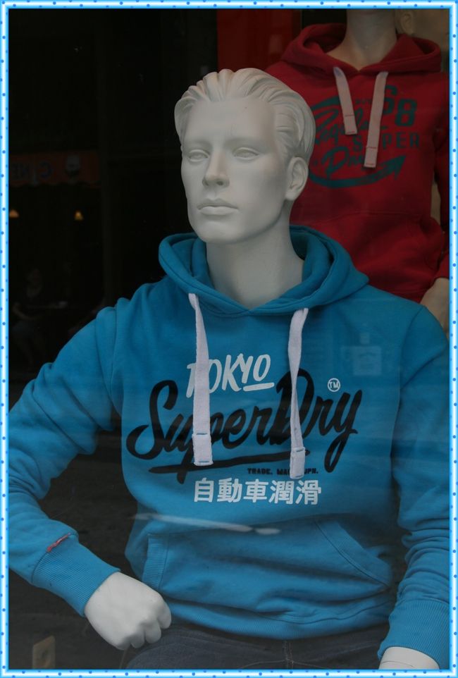 ザ・意味不明の日本語トレーナー<br /><br />しかもTOKYOって地名入りです！！