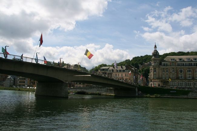 今度は反対側から橋の風景を眺め…