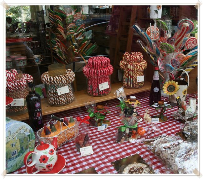 サックスさんの博物館のそばにある、<br />川沿いのカフェで少々カフェイン摂取を…