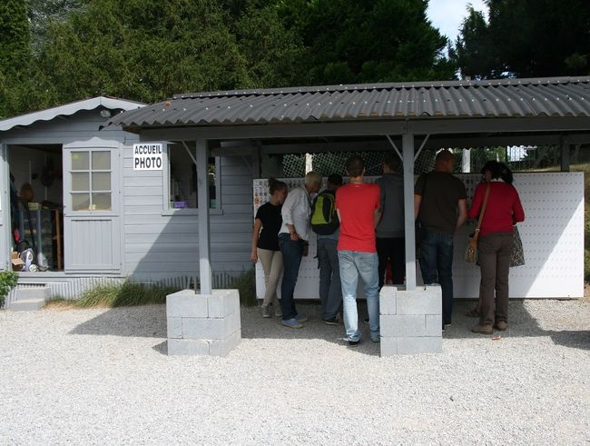 私たちは自分の写真が入っているキーホルダーを見つけて、スタッフの人にこれは何かと聞いたら、なんと１つ５ユーロで持って帰れると言うではないですか。<br /><br />勿論購入は自由なので、買う気が無ければ買わなくてもいいのですが、旦那は「私たちが買わなかったら写真は無情にも捨てられてしまうんだよ」って言うので、なんだか私も自分たちの写真が捨てられるのは気分が良くないし、２人で写っている写真って言うのもあまりないので２つ(全部)で１０ユーロ、購入することにしました。<br /><br />２つと言うのは、縦バージョンと横バージョンです。<br /><br />最初からわかっていれば写真を撮られた時点で断ることも出来たのですが、知らなかったので仕方がないですね。<br /><br />これもまた今回の旅の思い出です。<br />(と言いながら私のキーホルダーはどこかへ行ってしまいました^^;)