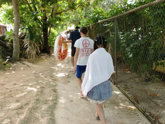 ビーチからホテルに帰ります。
