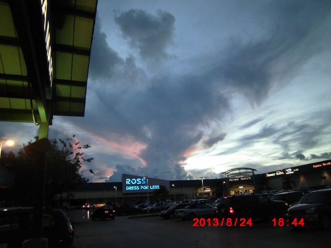 そして、ビタミンワールドとRossを物色<br />カルフォルニアマートも行ってみた。<br />