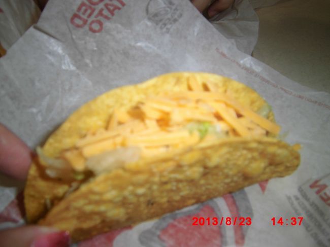 マイクロネシアモールのフードコートでランチ<br />やっぱりタコベル!