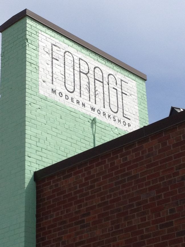 隣接するストアは地元のアーティスト作品やクラフト、家具から文房具などを扱っている。一点ものも多い。ここには大量生産されたようなものはなくて、味があるものばかり。