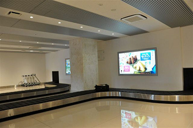 これが新空港の手荷物受取所。<br /><br />以前は真ん中に泡盛とか飾ってたのに、全く飾りっ気なし。