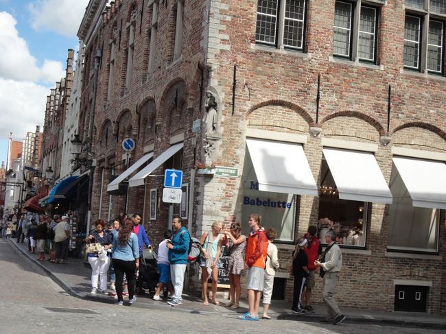 観光客のピークも過ぎたかと思うので、ボートに乗ってみます。