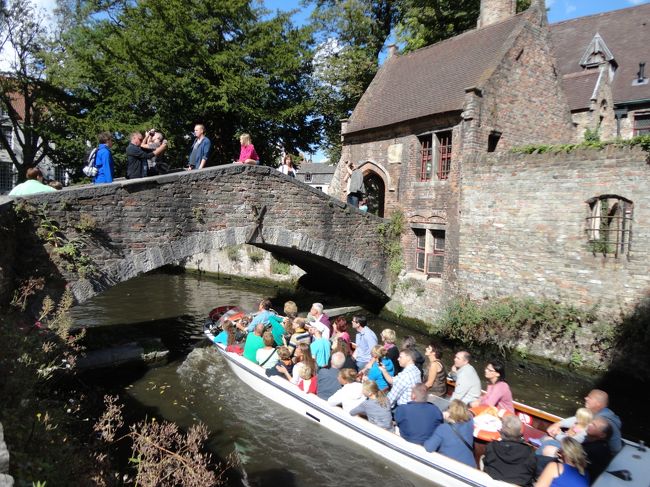川岸から見たボート