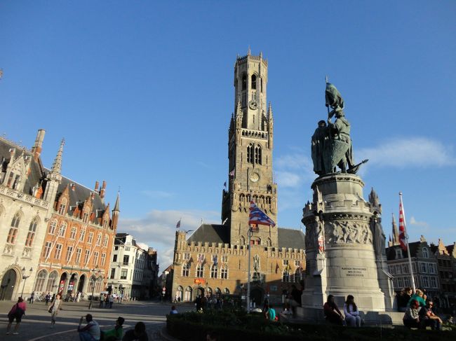 ８月１４日ブルージュ２日め朝。マルクト広場