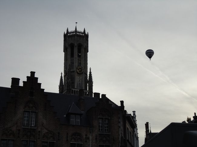 気球が飛んでいた。