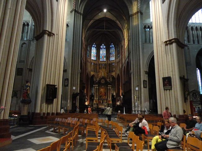 大聖堂で２１：００からサクソフォンコンサートが開かれていました。<br />聖堂の中で、サクソフォンの音色…日本ではなかなか味わえません。