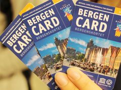 まずは、お姉さんにメールの内容を説明する。
とりあえずSASのキャンペーンについて理解したお姉さんは上司に相談しに事務所に引っ込んだ。

そして、待つこと15分。満面笑顔のお姉さんと上司が現れて、SASに確認が取れたからOKだよ。と云い、ベルゲン・カードを渡してくれた。
しかし、SASのベルゲン・カードキャンペーン、7/12から実施しているのに8/9の時点で未だに誰一人利用していないなんて、なんてもったいないのだろう！

ベルゲン・カードはベルゲンの博物館や交通機関が無料や割引となる便利なカード。家族旅行者にとっては心強い味方。ベルゲン検定を実施してくれたSASに感謝！