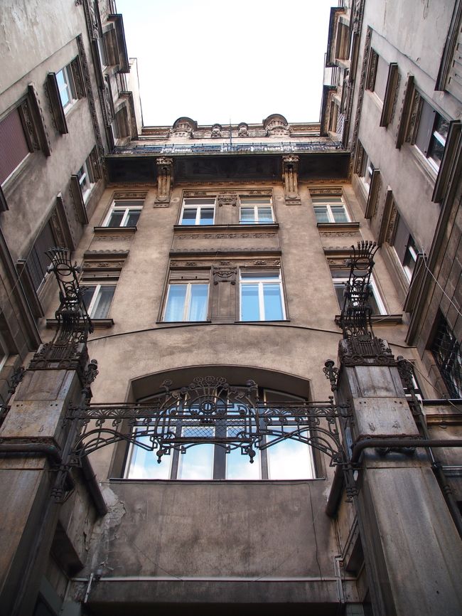 ウロウロしていると、思いがけなくステキな建物が目に入るので、楽しいです〜。