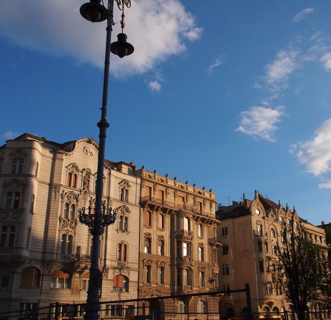 Szabad sajto utca.をドナウ川の方へ戻ります。