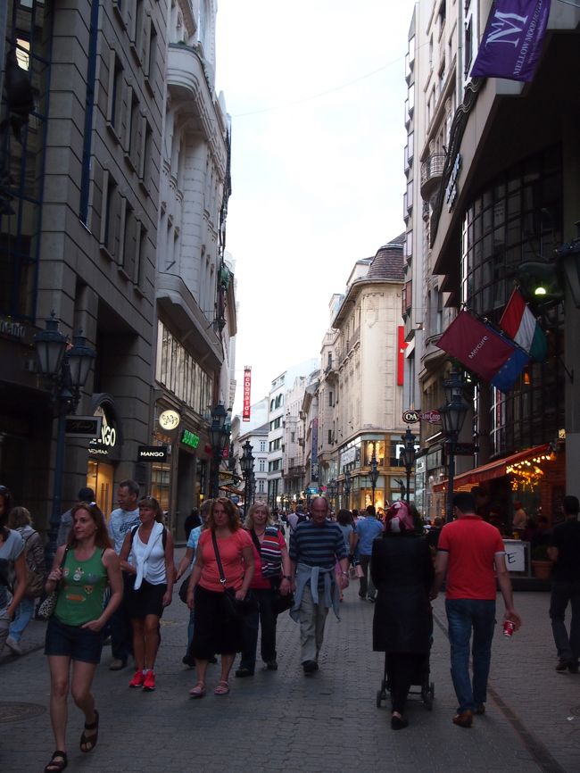 またヴァーツィ通りに戻ってきました。