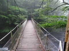 紅葉橋を渡って行くと、

またまた、熊除けの大きな大きなベルが・・・

思いっきり鳴らします。

今度は、二人だから恐くない〜