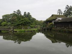 楽々園の隣にある玄宮園。美しい回遊式大名庭園が残されています。