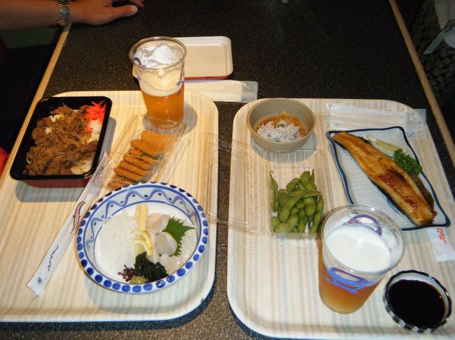 夜発のフェリーで出発。<br />始めてのフェリー泊。<br />かなり旅行気分が、盛り上がって来ました。<br />フェリーでの食事も初めて。<br />なかなの品揃えで、前途を祝してミニ宴会です♪<br /><br />