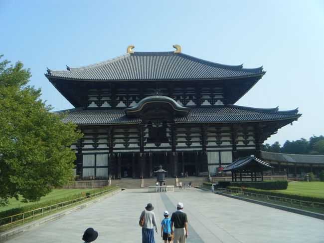 いや〜、でかい！<br />大仏が入っているのですから<br />当たり前とはいえ、すべての建物が<br />大きくてとても立派です。<br /><br />嫁はなぜ最近、大仏、大仏と、騒いでいるのでしょうか。<br />嫁は昔から、巨大な建造物や、仏像に恐怖心を<br />抱いています。<br />何故なのでしょう。