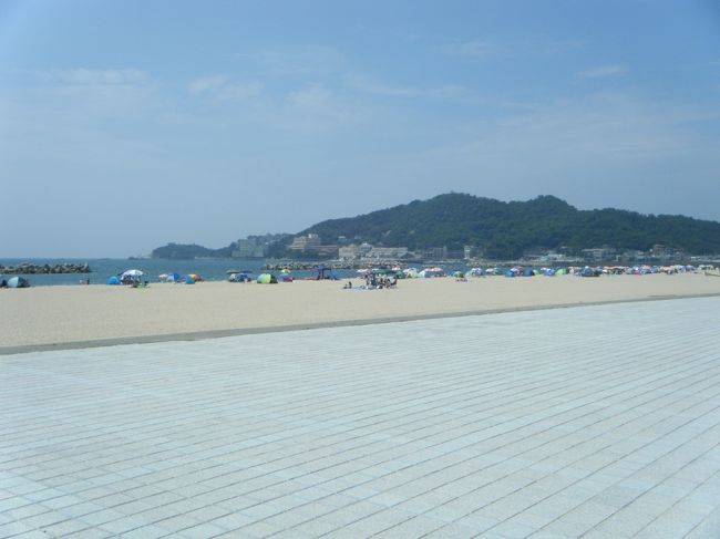 和歌山観光の白浜行きを、断念したため<br />どこか、ビーチはないかなあ、と見つけたのが<br />片男波海水浴場。<br />広くて、白い砂浜が素敵でした。<br />次回の和歌山旅では、海水浴を予定に入れよう。