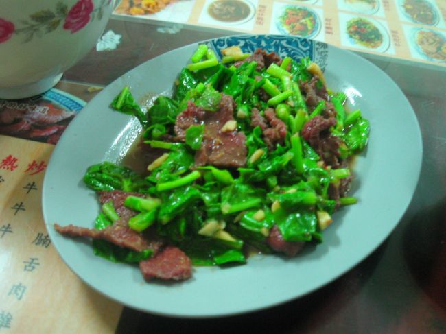芥藍牛肉（小辣）　１００元。<br /><br />芥藍菜と牛肉の炒め。<br /><br />コレもうまかった。<br />腹がすいていれば、白飯と食いたいところ。