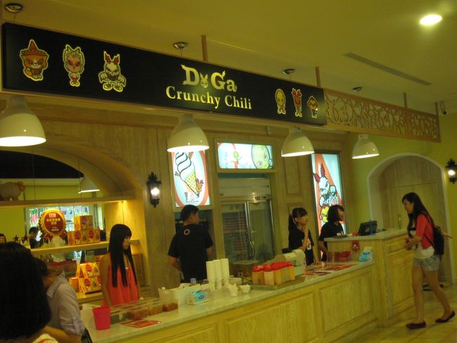 店内は寒いぐらいの冷房。<br /><br />写真撮ってるお客さん多数（笑）