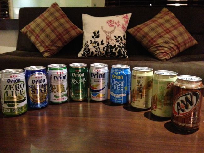 さっき買ったオリオンビール(種類豊富)、かねひでPBビール、A&amp;Wルートビアと沖縄のスナックをつまみに、<br /><br />「乾杯〜！」