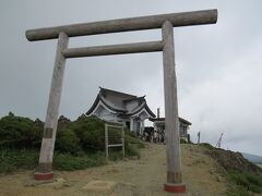 蔵王刈田嶺神社

蔵王連邦の一つ、

刈田岳山頂にある神社です。
