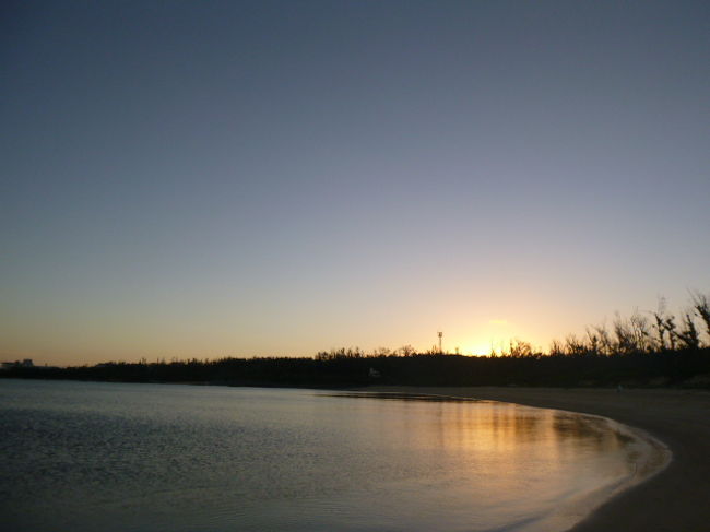 【２日目】<br />６時頃、ホテル隣の海岸で、朝日を観賞。<br /><br />「おはようございます。」