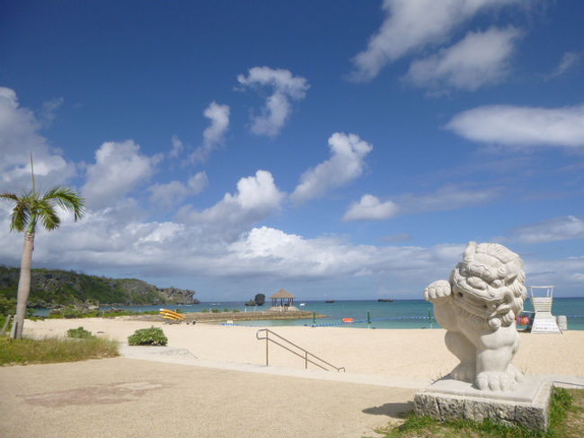 ９時半頃、恩納海浜公園ナビービーチへ。<br /><br />「わーい、絶好のビーチ日和！」