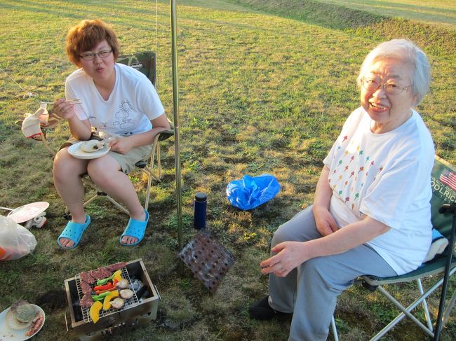 ホタテうま〜。<br />バーベキュー最高！<br />初山別最高！<br />ビールもすすむ訳だ。