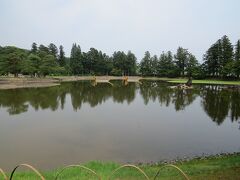 大泉が池を中心に広がる

浄土庭園。

東西１８０ｍ、南北９０ｍ

作庭当初の姿を伝えてます。