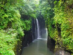 川沿いに遊歩道を進むと,ほどなく見覚えのある滝に着いた。