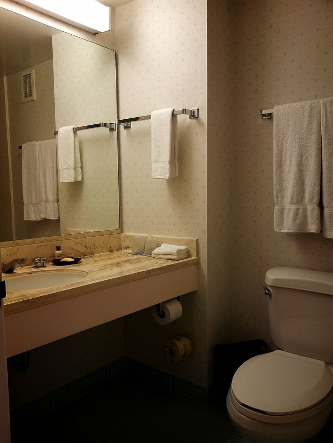 コップはペコペコプラスチック。<br />