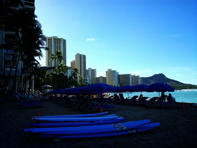 朝のワイキキビーチ