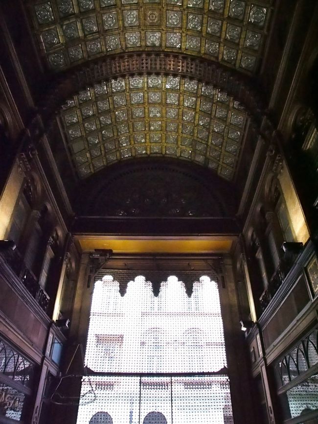 今は締め切られているもうひとつの出入口のある突き当りまで来ました。