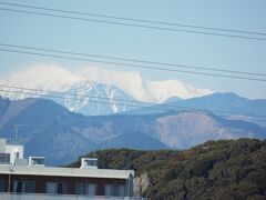 日本で第2位の高峰・北岳(標高3,193m)を有する、南アルプスの積雪の山々。
南側から光岳・聖岳・赤石岳・間ノ岳・北岳・甲斐駒ケ岳と連なる。

静岡県〜山梨県〜長野県に跨る南アルプスは、自然の多様な動植物の生態系が豊富で、自然を守りながら「自然と人間社会の共存」という地域社会の発展を目指し、3県10市町村が連携してユネスコへエコパーク（生物圏保存地域）の登録を申請準備中です。
申請地域は、山域の深い3000ｍ級の山々が連なる南アルプスを中心とした、南北約110km、東西約60kmの連峰一帯です。
