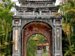 ミンマン帝廟 MINH MANG EMPEROR'S TOMB