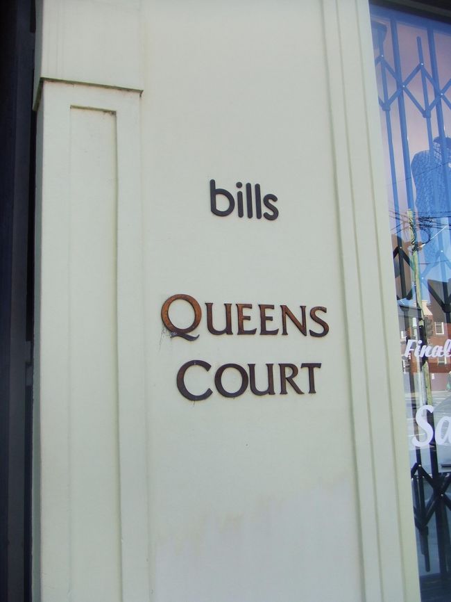 さて、ここからはコーヒー＆食べ物の紹介です。<br />まずは、billsへ。