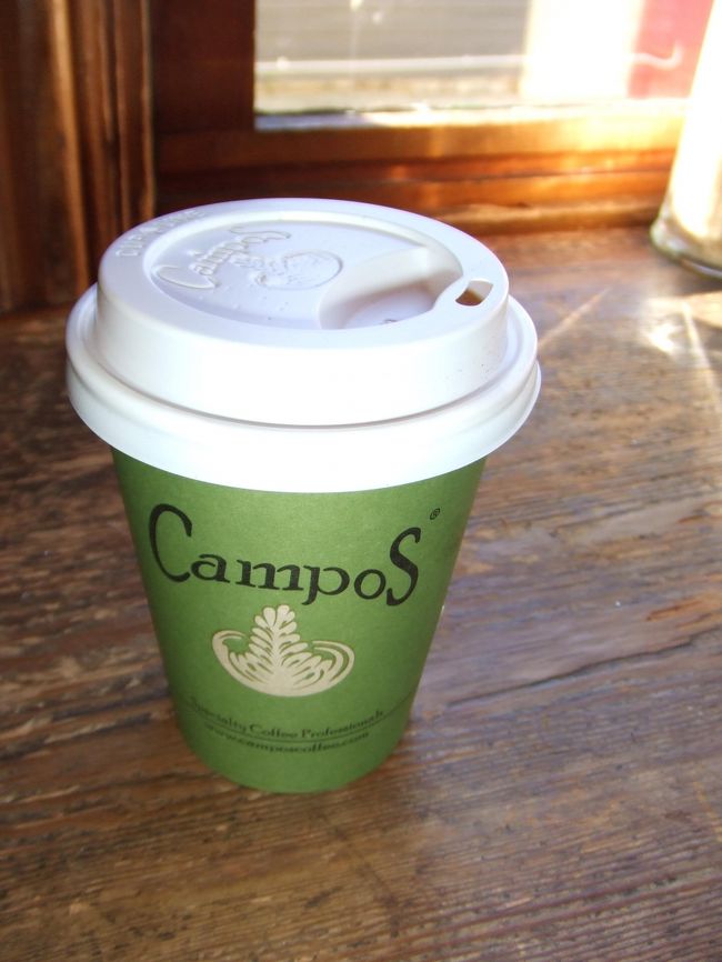 フラットホワイト<br />アフォガードやアイスクリームの入った<br />デザート系を頼む人を多くみました。<br />