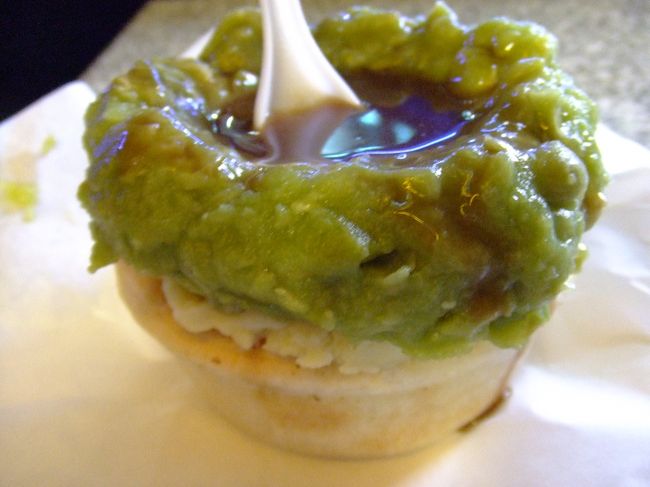 名物のタイガー@ハリーズ・カフェ・ド・ホイール<br />エンドウ豆のペーストが美味しかったです。