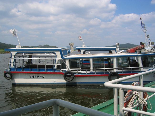 百馬江で遊覧船に乗船