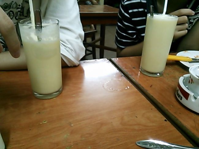 こちらはシントー（果物をミキシングして練乳等を加えたものだそうです〜）味はスムージーぽいそうです〜