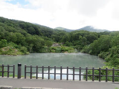 酸ヶ湯温泉を抜けたところにある地獄沼＠車窓から