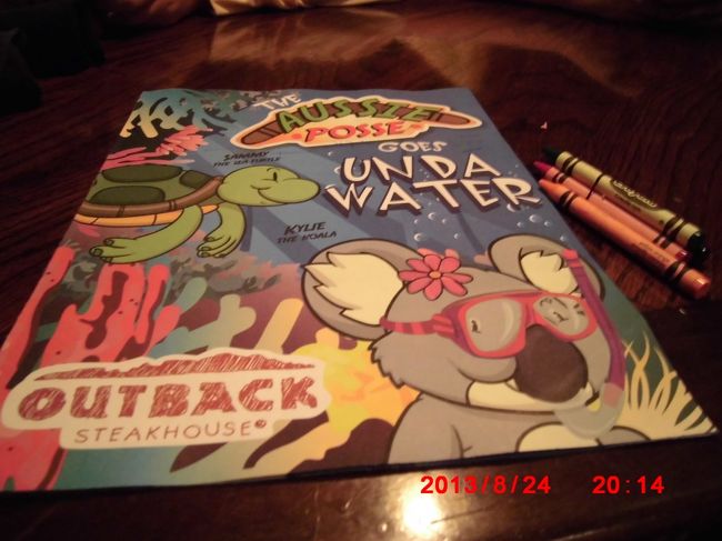 ちびっこにはぬりえとクレヨン<br />