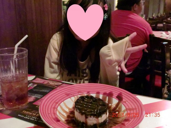 入店時に、次女の誕生日なの〜と伝えていたので、食後にスイーツいただきました！<br /><br />かなりのボリューム（笑）<br /><br />今年も、ノリノリのハイテンションで祝ってもらいました（笑）