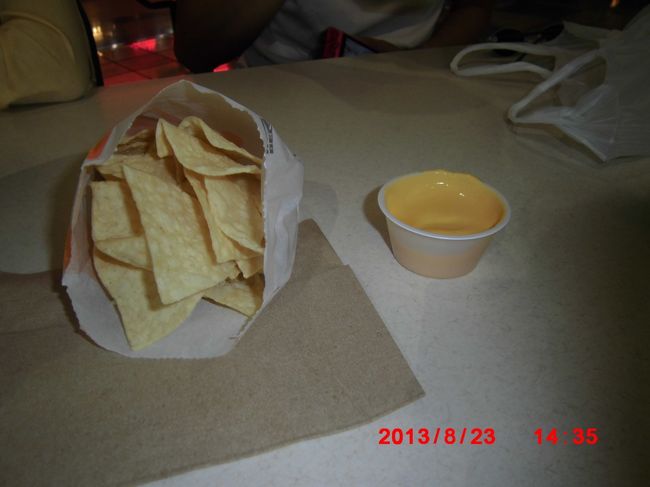 2日目 昼 タコベル マイクロネシアモール<br /><br />ナチョス $1.49