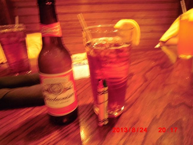 バドワイザー　5.25ドル<br />アイスティー　2.25ドル<br />ソーダ　2.50ドル<br /><br />アイスティーとソーダはrefill free!