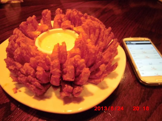 Bloomin onion 8.99ドル<br />クーポン使用で　0ドル！