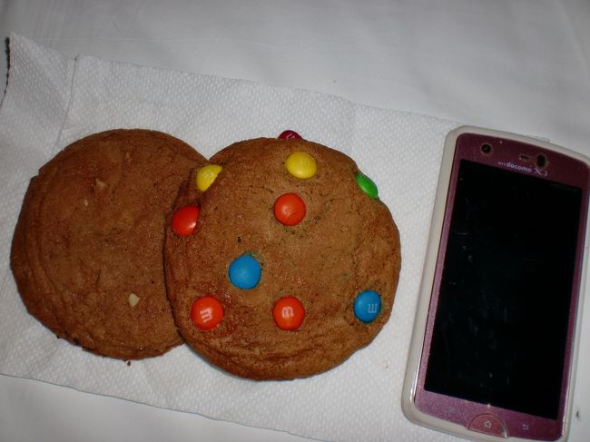 costＵless <br />チョコチップクッキーとm&amp;m'sのクッキー<br />各1ドル