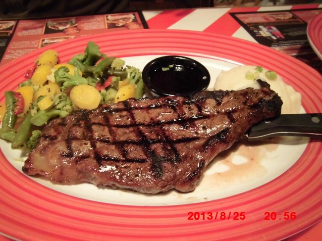 4日目　夕食　Fridays<br /><br />日本語のメニューありました！<br /><br />ジャックダニエルステーキ　28.95ドル<br />甘めのソースが美味しい！<br /><br />ここのマッシュポテトが一番好き！<br />マッシュポテトだけオーダしたい（笑）